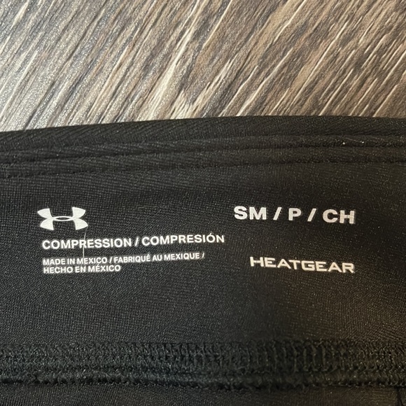 Never worn Under Armour compression leggings - Picture 3 of 3